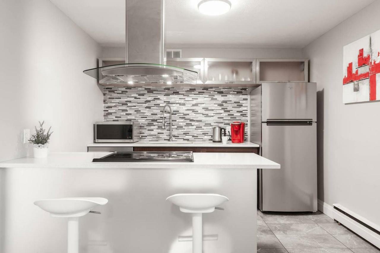 Entire 2 Bedroom Apartment Uptown Waterloo - E1 Bagian luar foto