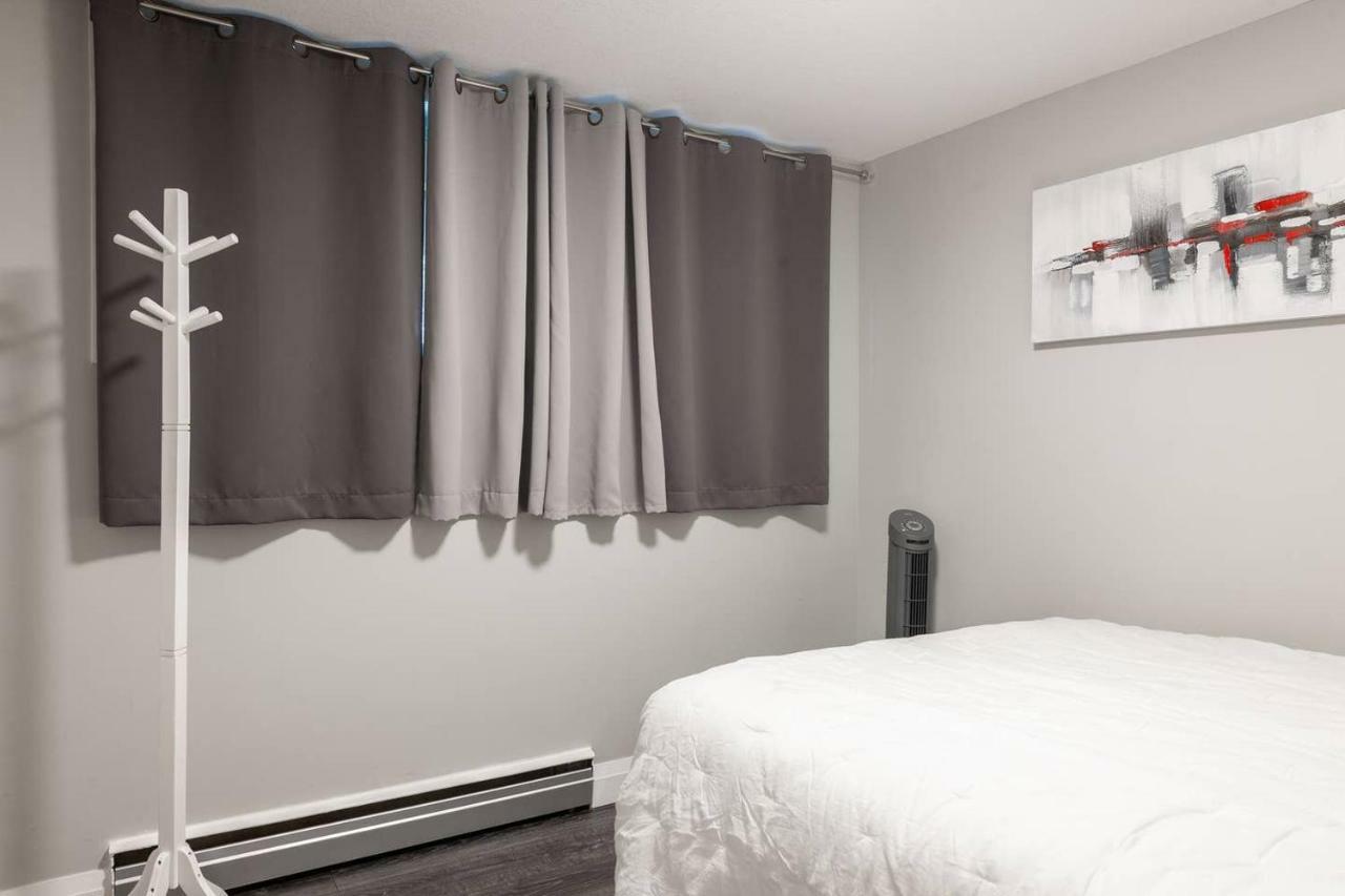 Entire 2 Bedroom Apartment Uptown Waterloo - E1 Bagian luar foto